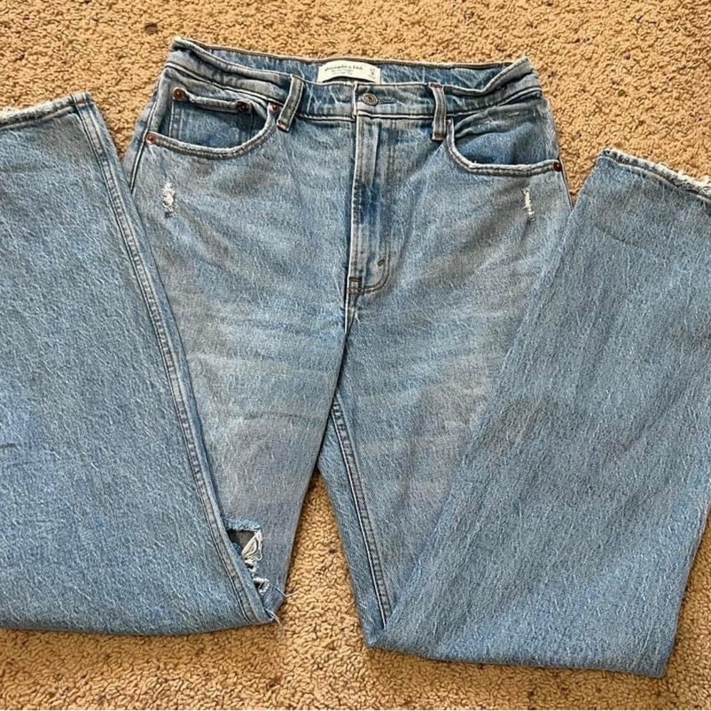 Size 27/4R Abercrombie & Fitch 90’s straight ultra high rise